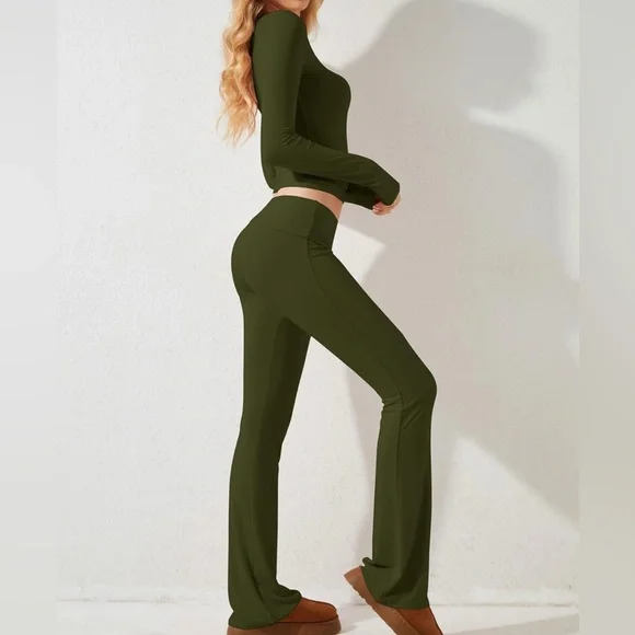 Icobid Womens Flared Yoga Pants and Long Sleeve Set - Picture 2 of 5